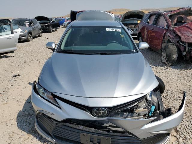 VIN 4T1C11AK3NU667740 2022 Toyota Camry, LE no.5