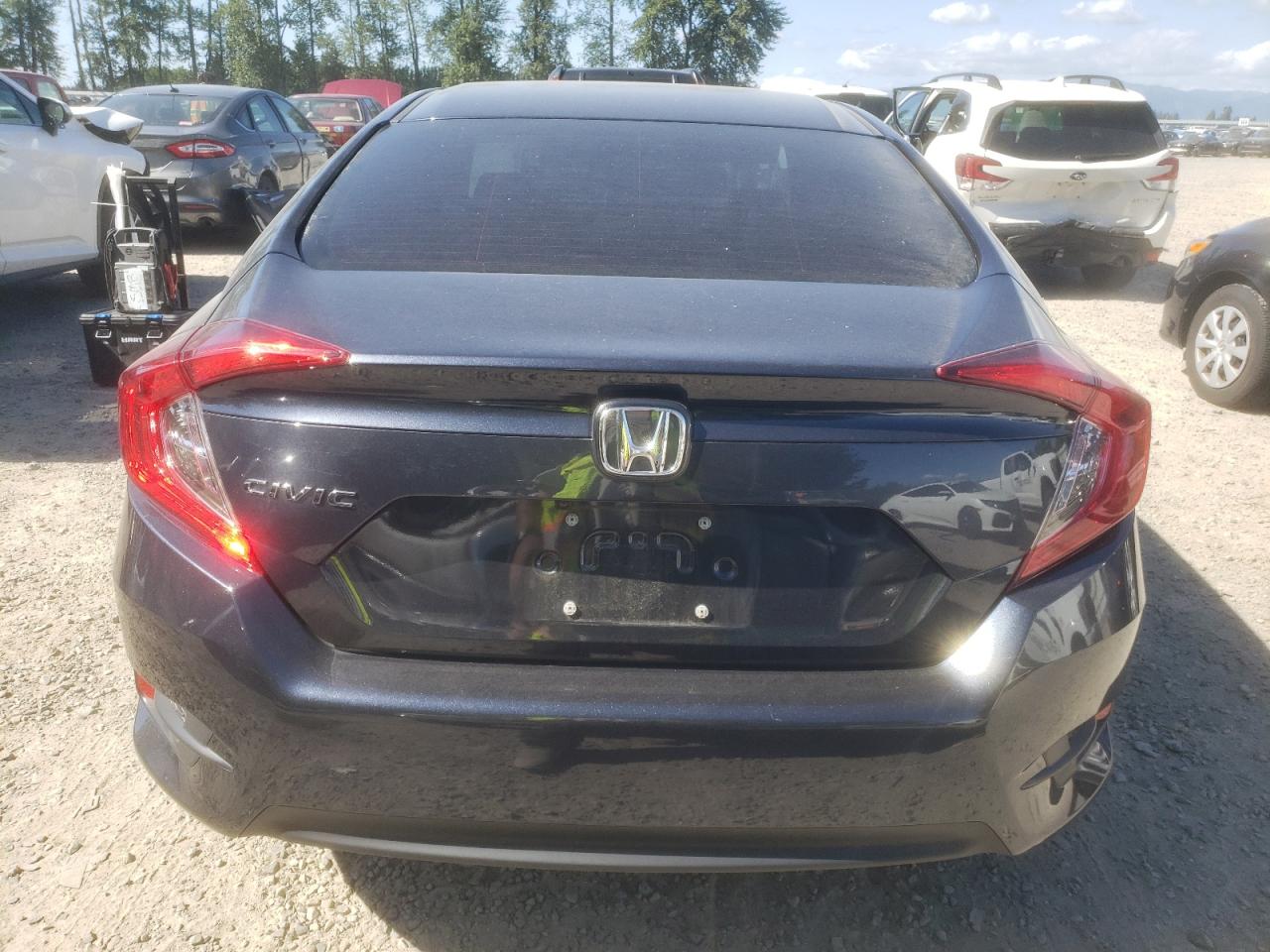 2HGFC2F56JH600357 2018 Honda Civic Lx