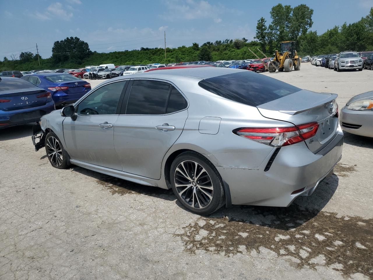 2018 Toyota Camry L vin: 4T1B11HK4JU644916