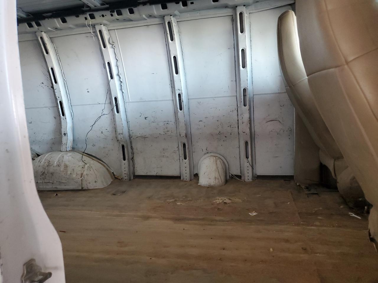 1GCWGAFPXK1164448 2019 Chevrolet Express G2500