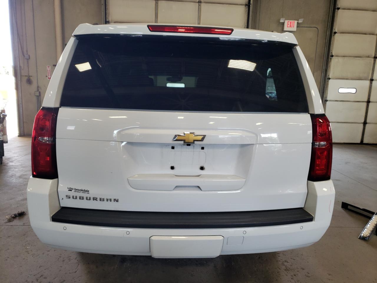 1GNSKHKC9HR385789 2017 Chevrolet Suburban K1500 Lt