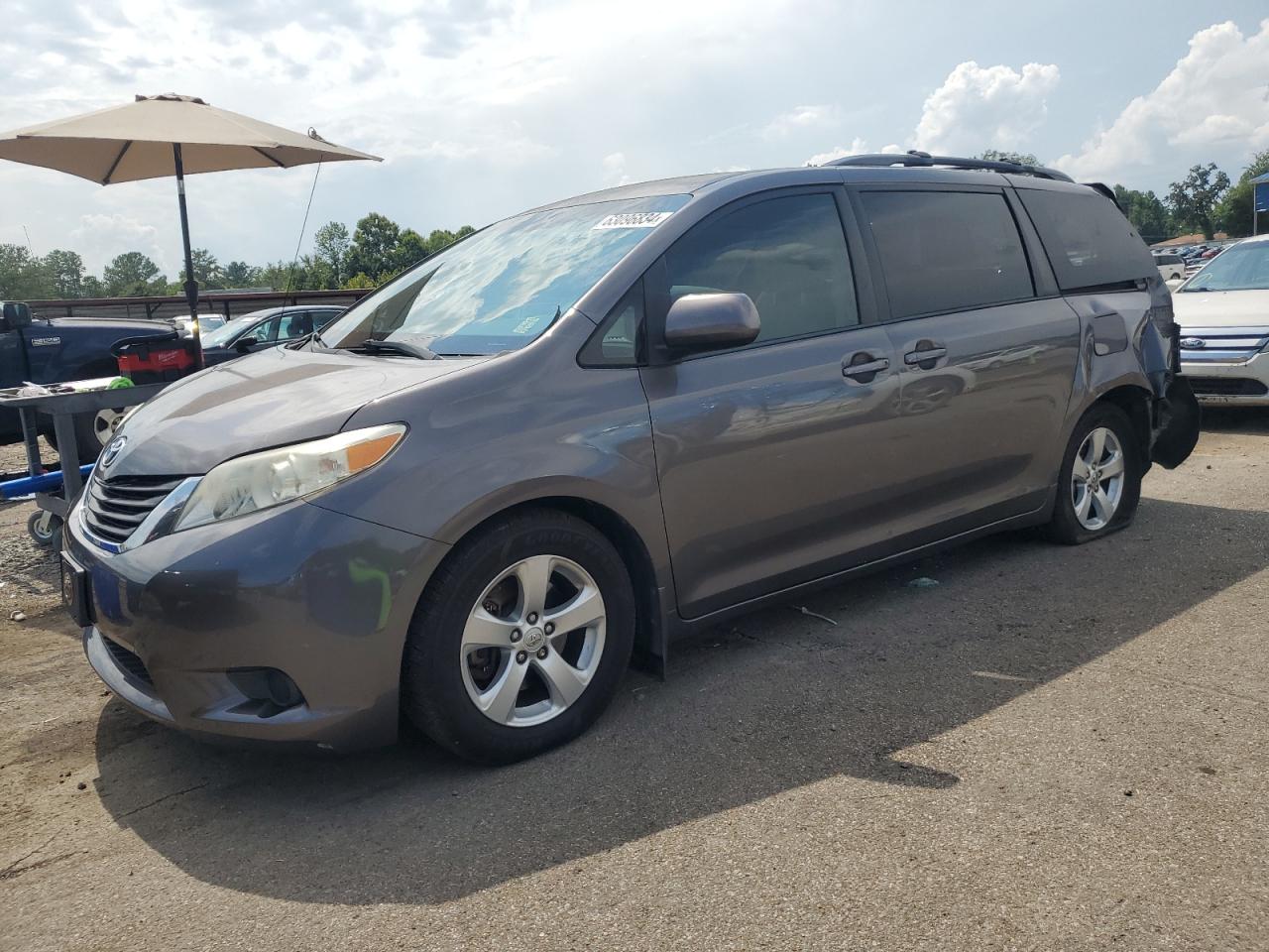 Lot #2751403129 2013 TOYOTA SIENNA/CE