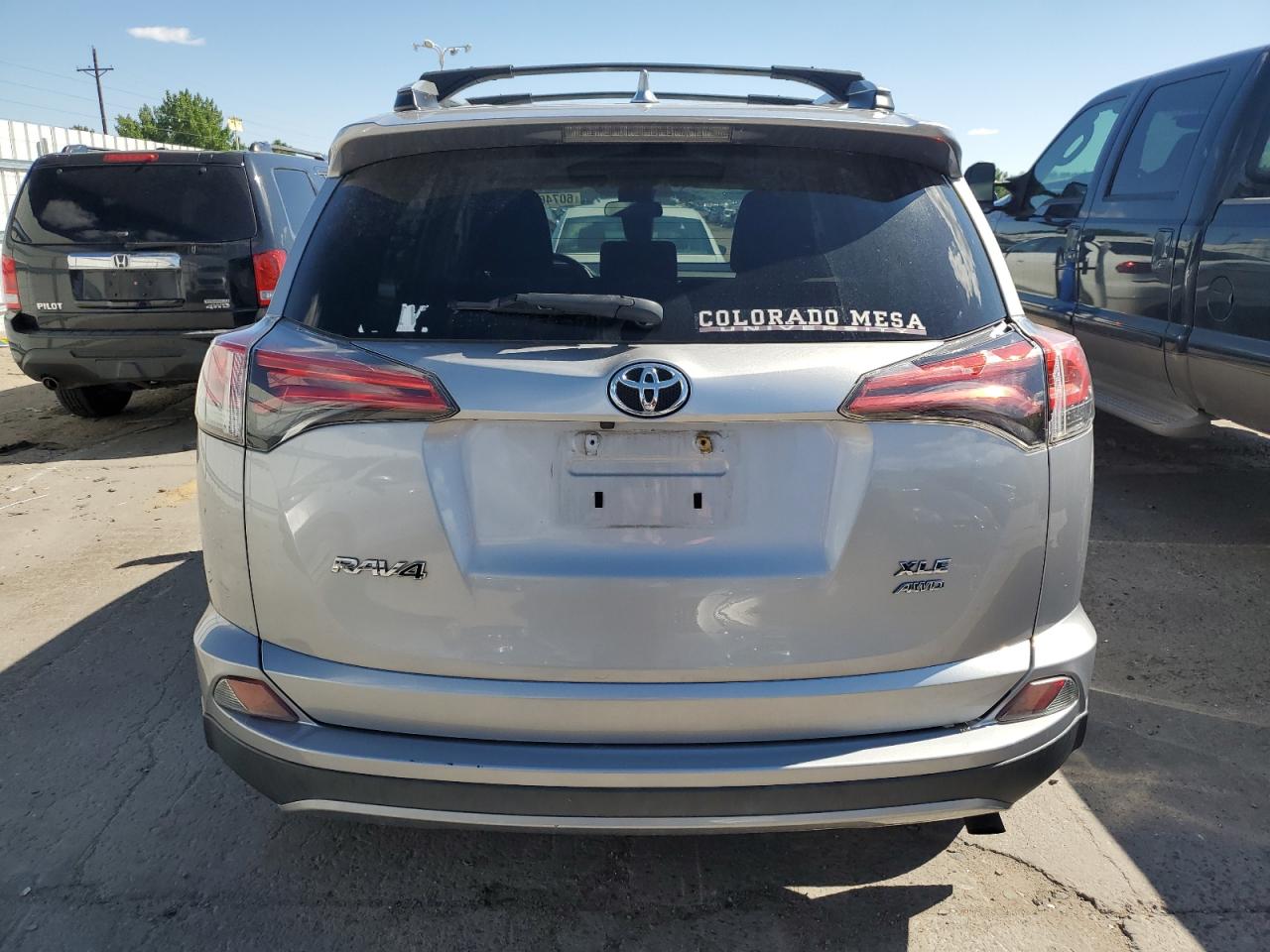 2T3RFREV0HW589444 2017 Toyota Rav4 Xle