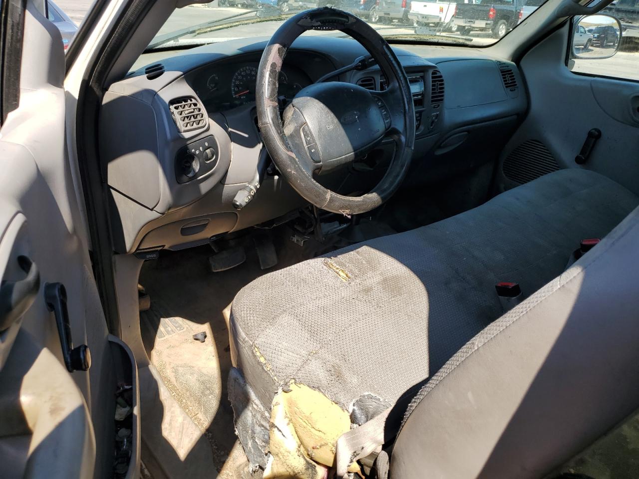 1FTRF18L0YKA56207 2000 Ford F150