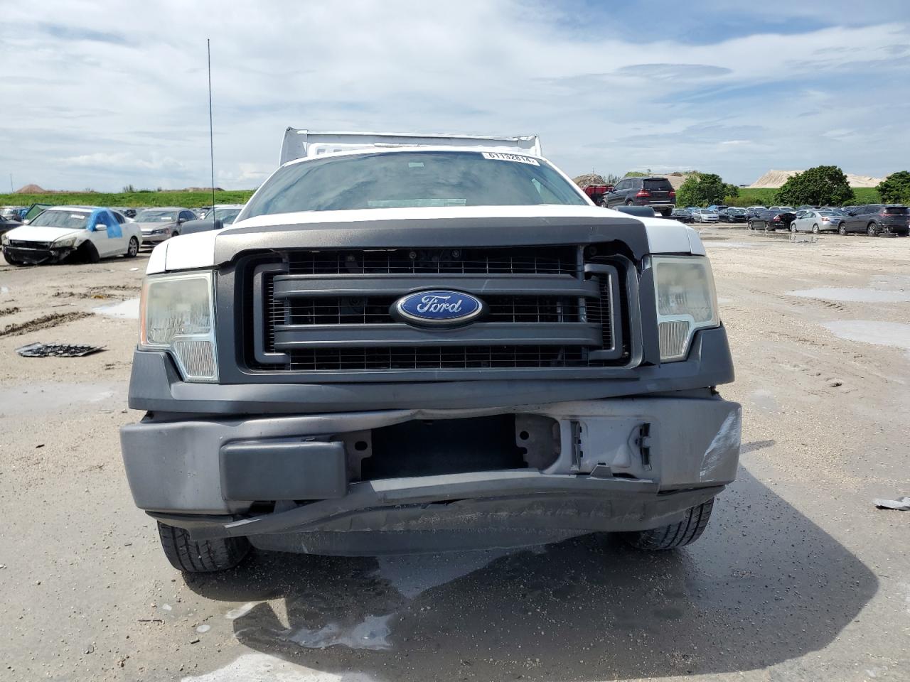 2013 Ford F150 vin: 1FTMF1CM1DKF91387