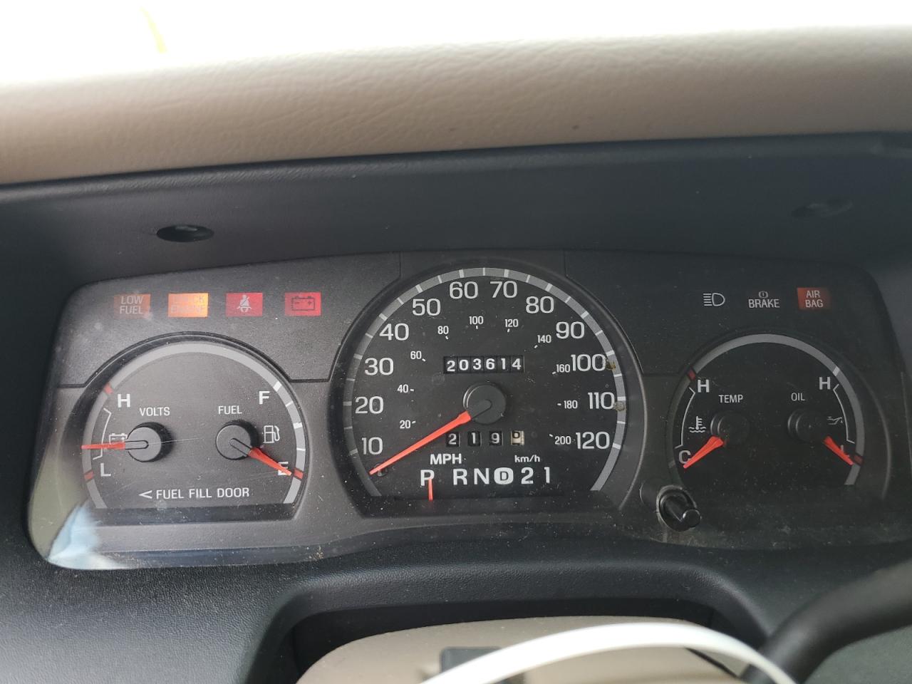 2FAFP74W14X129052 2004 Ford Crown Victoria Lx