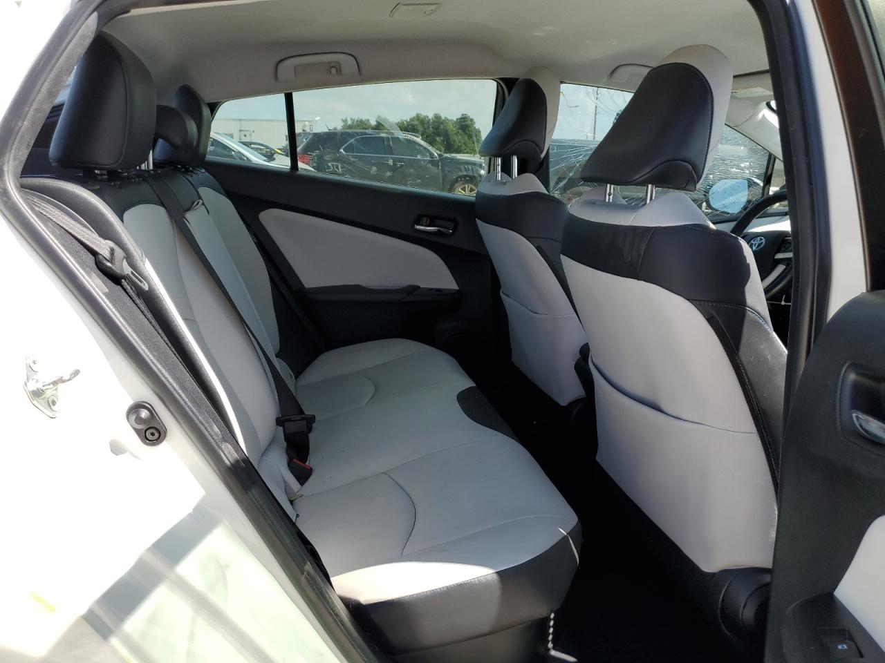 JTDKARFU7J3060166 2018 Toyota Prius