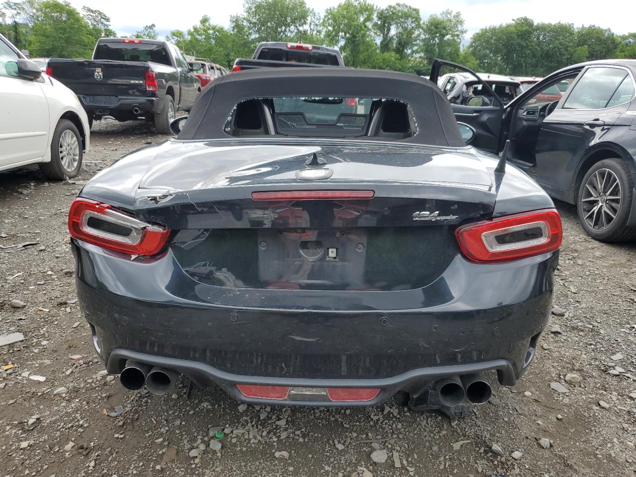 JC1NFAEK6J0135812 2018 Fiat 124 Spider Classica