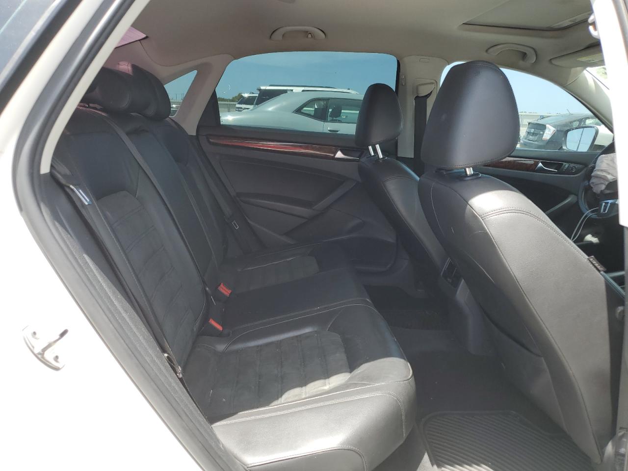 1VWCN7A34DC065466 2013 Volkswagen Passat Sel