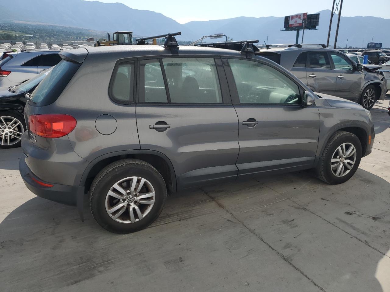 2012 Volkswagen Tiguan S vin: WVGBV7AX3CW100704