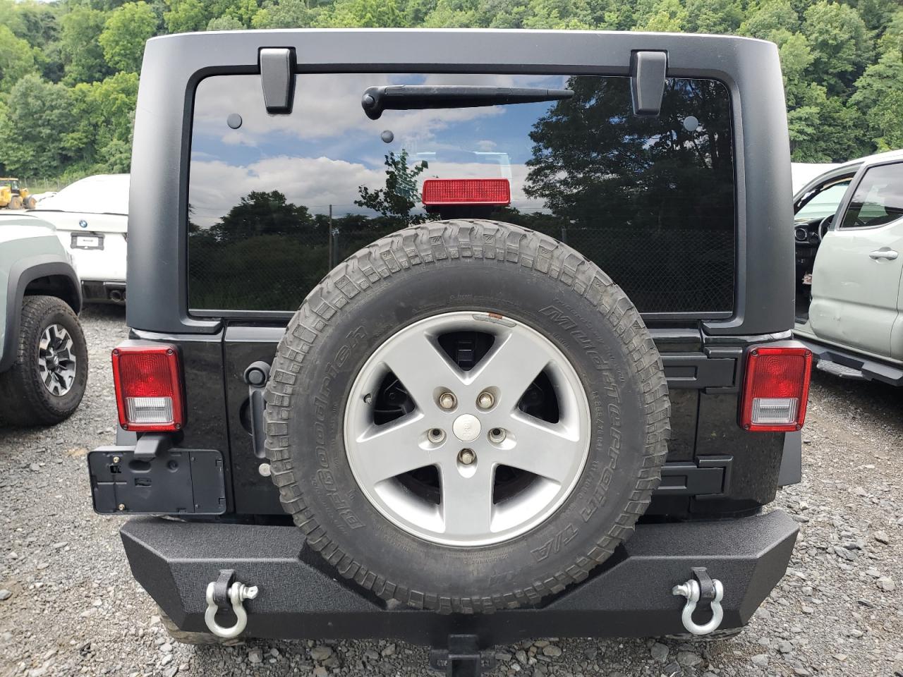 1C4BJWDG1JL813265 2018 Jeep Wrangler Unlimited Sport