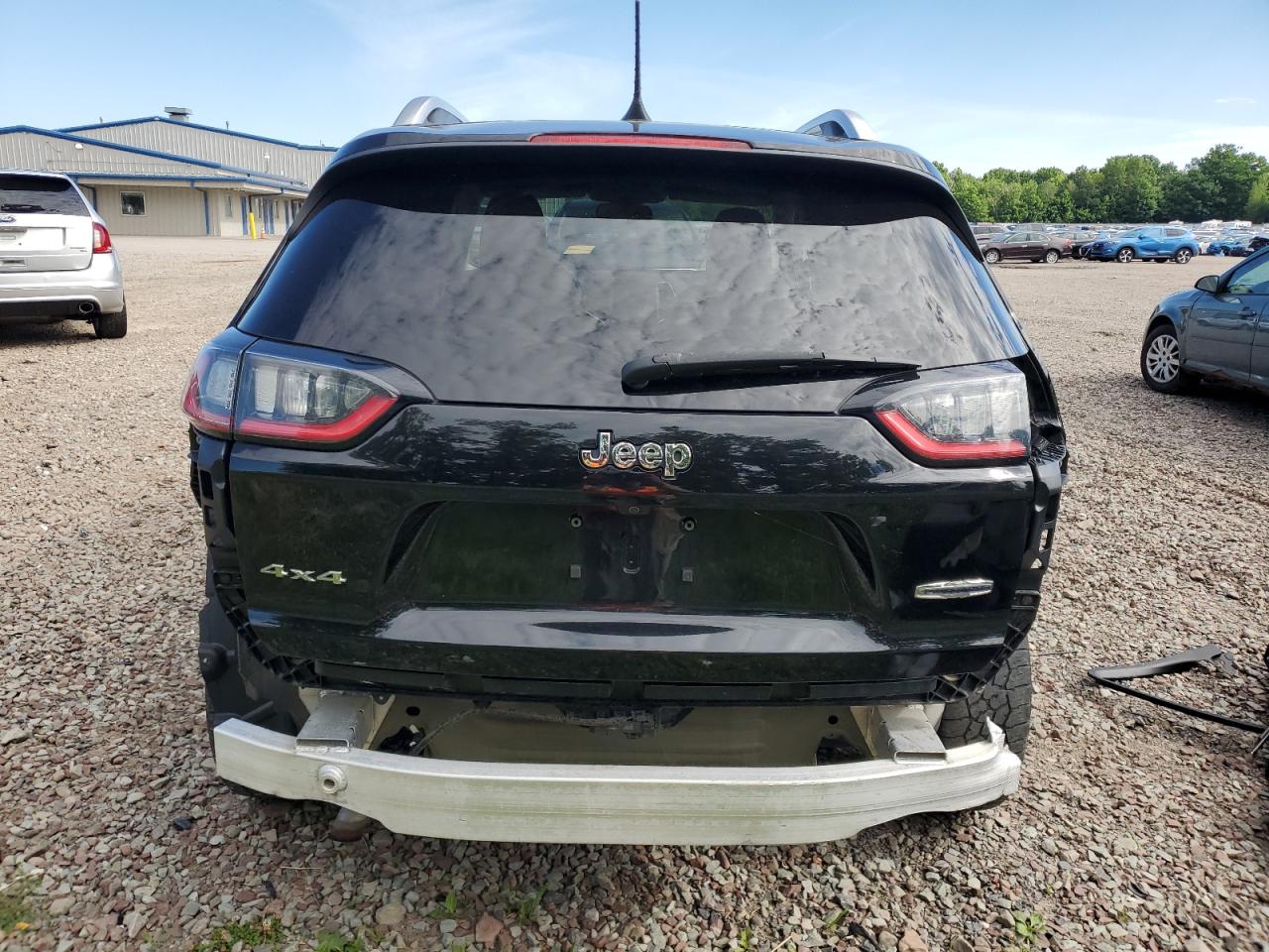 1C4PJMLB0KD230066 2019 Jeep Cherokee Latitude Plus