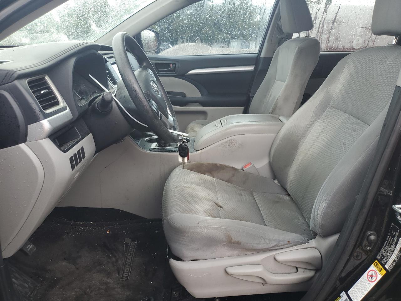 5TDBKRFH1FS147762 2015 Toyota Highlander Le