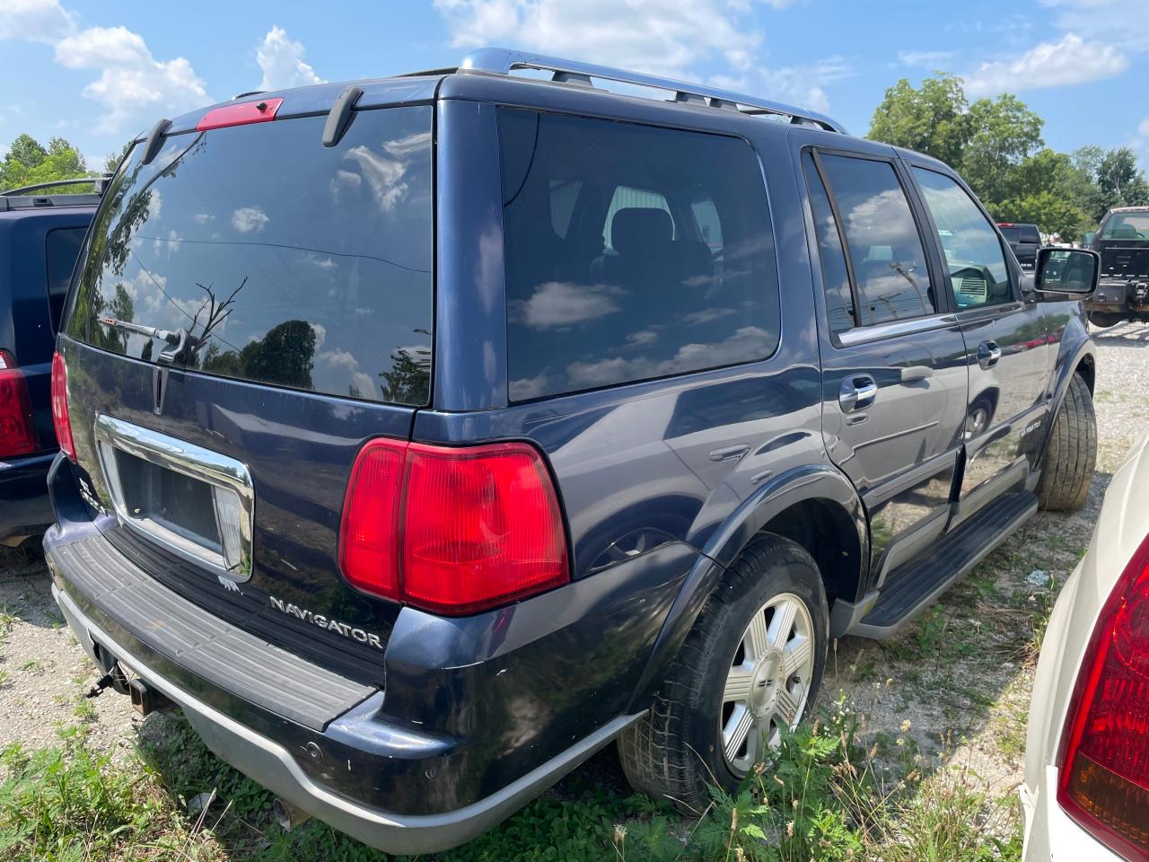 5LMFU27R94LJ12226 2004 Lincoln Navigator