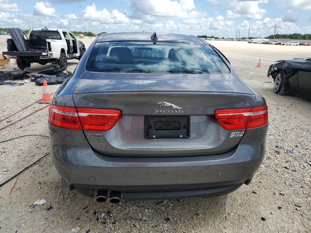 SAJAL4BN2HA944160 2017 Jaguar Xe R - Sport