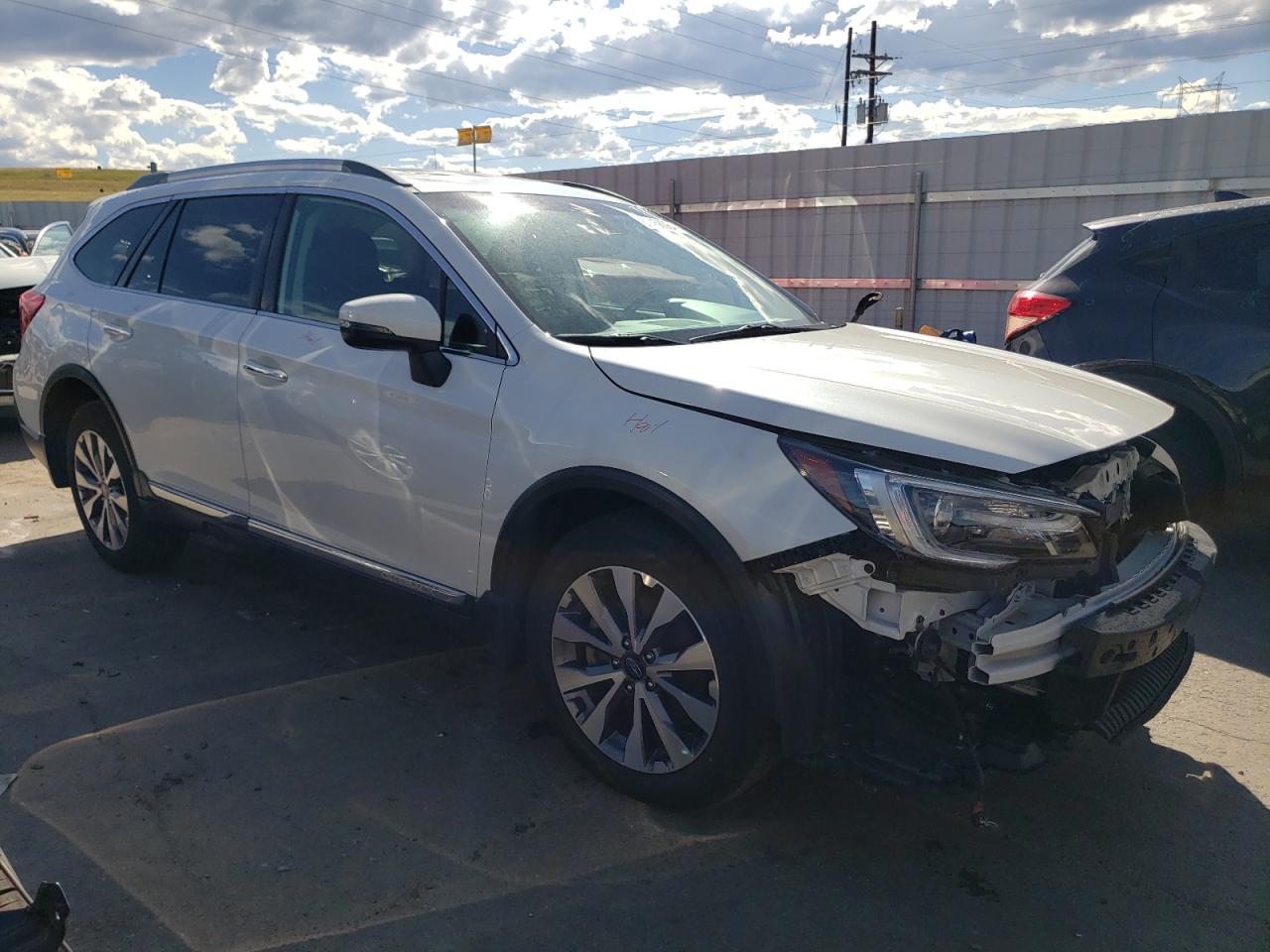 2019 Subaru Outback Touring vin: 4S4BSETC6K3243704