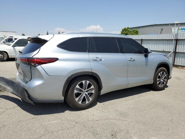 VIN 5TDHZRAH9MS033017 2021 Toyota Highlander, Xle no.3