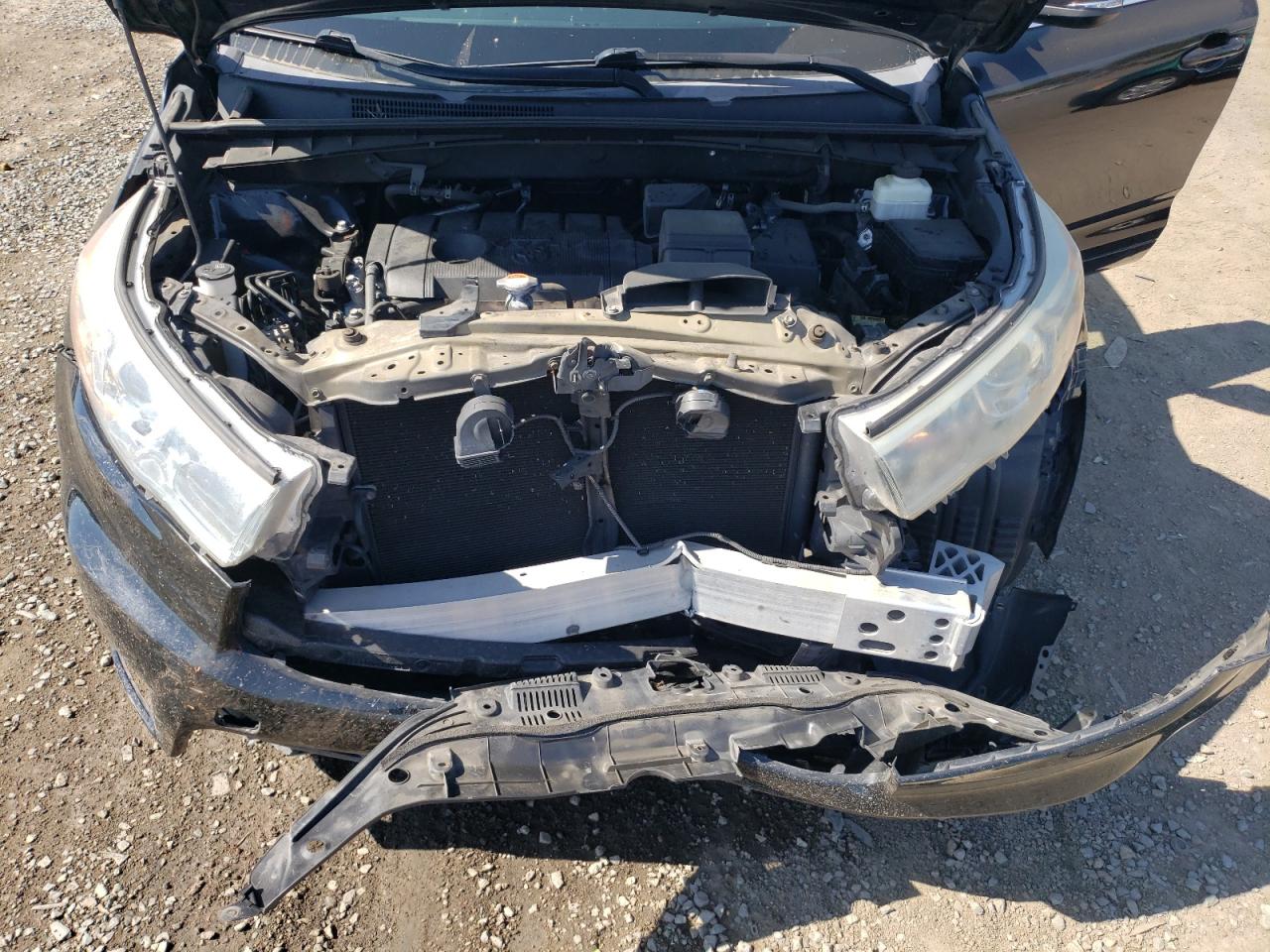 5TDZARFHXGS020768 2016 Toyota Highlander Le