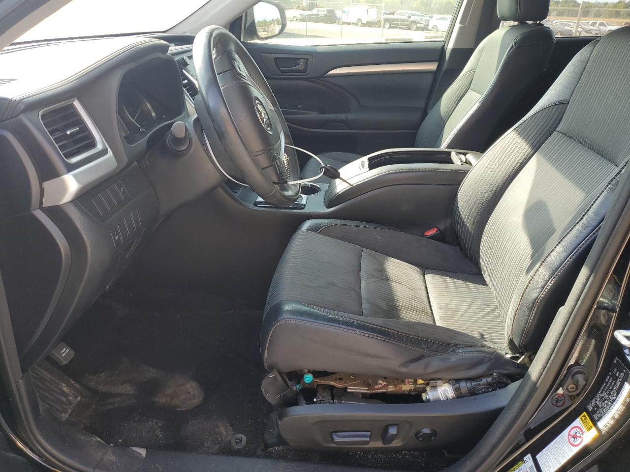 5TDZKRFH5FS045525 2015 Toyota Highlander Le