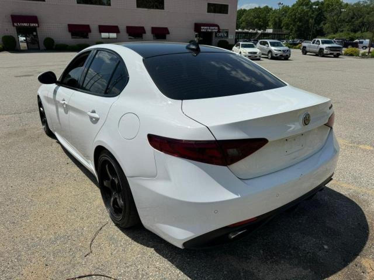 2018 Alfa Romeo Giulia Ti Q4 vin: ZARFAEEN0J7573441