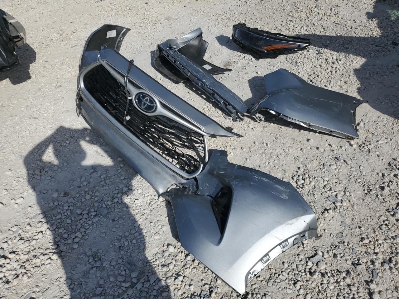 5TDHZRAH9MS035821 2021 Toyota Highlander Xle