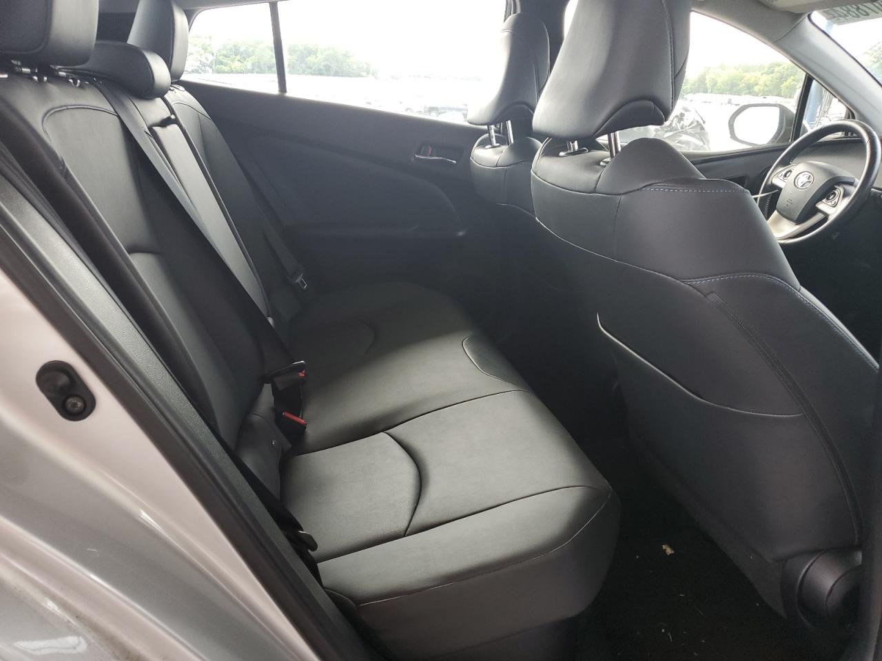 JTDKARFU7G3510083 2016 Toyota Prius