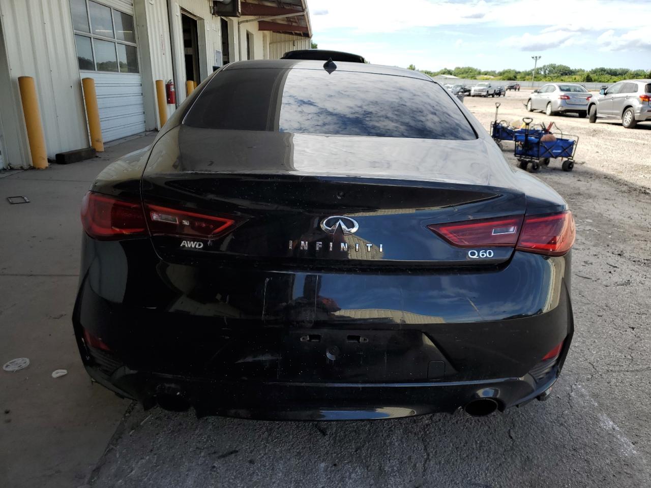 JN1EV7EL2JM391815 2018 Infiniti Q60 Luxe 300