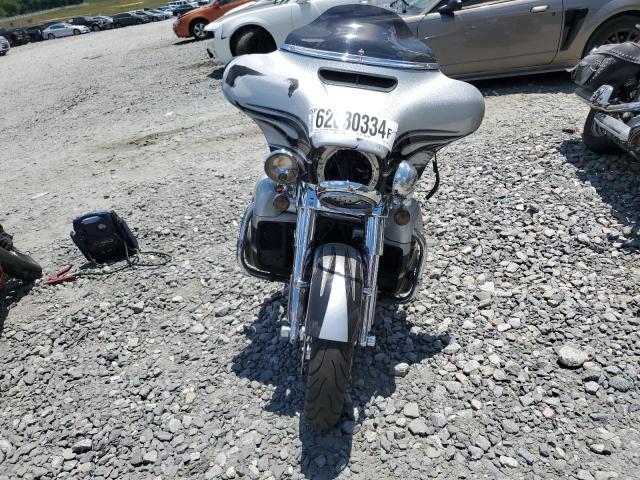 HARLEY-DAVIDSON FLHXSE CVO 2015 silver  gas 1HD1PXN1XFB954941 photo #3
