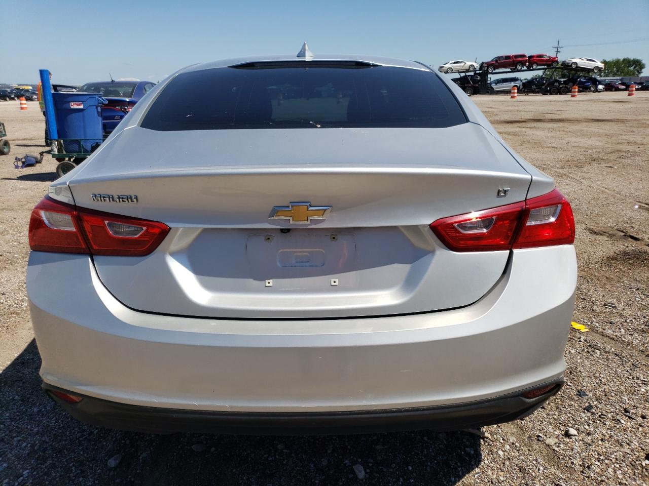 1G1ZD5ST4JF138082 2018 Chevrolet Malibu Lt