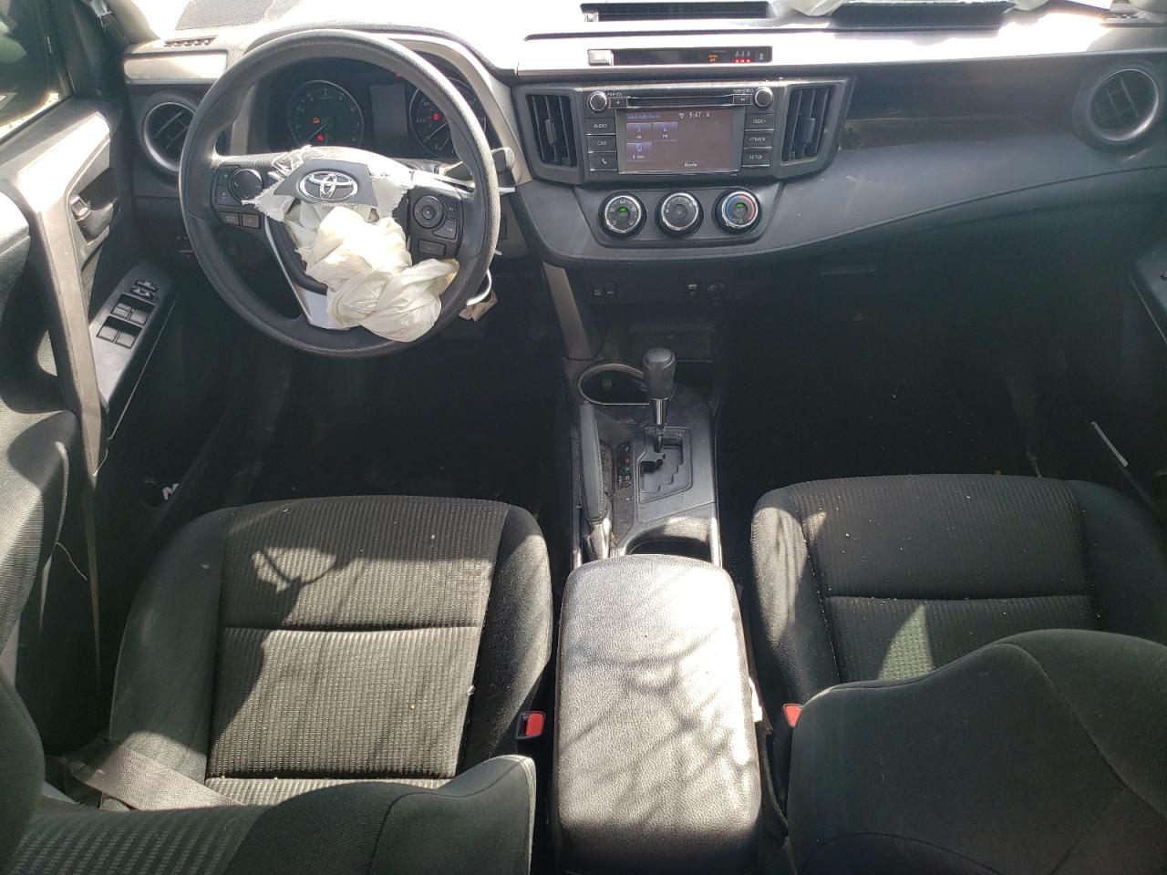 JTMZFREVXHJ128847 2017 Toyota Rav4 Le