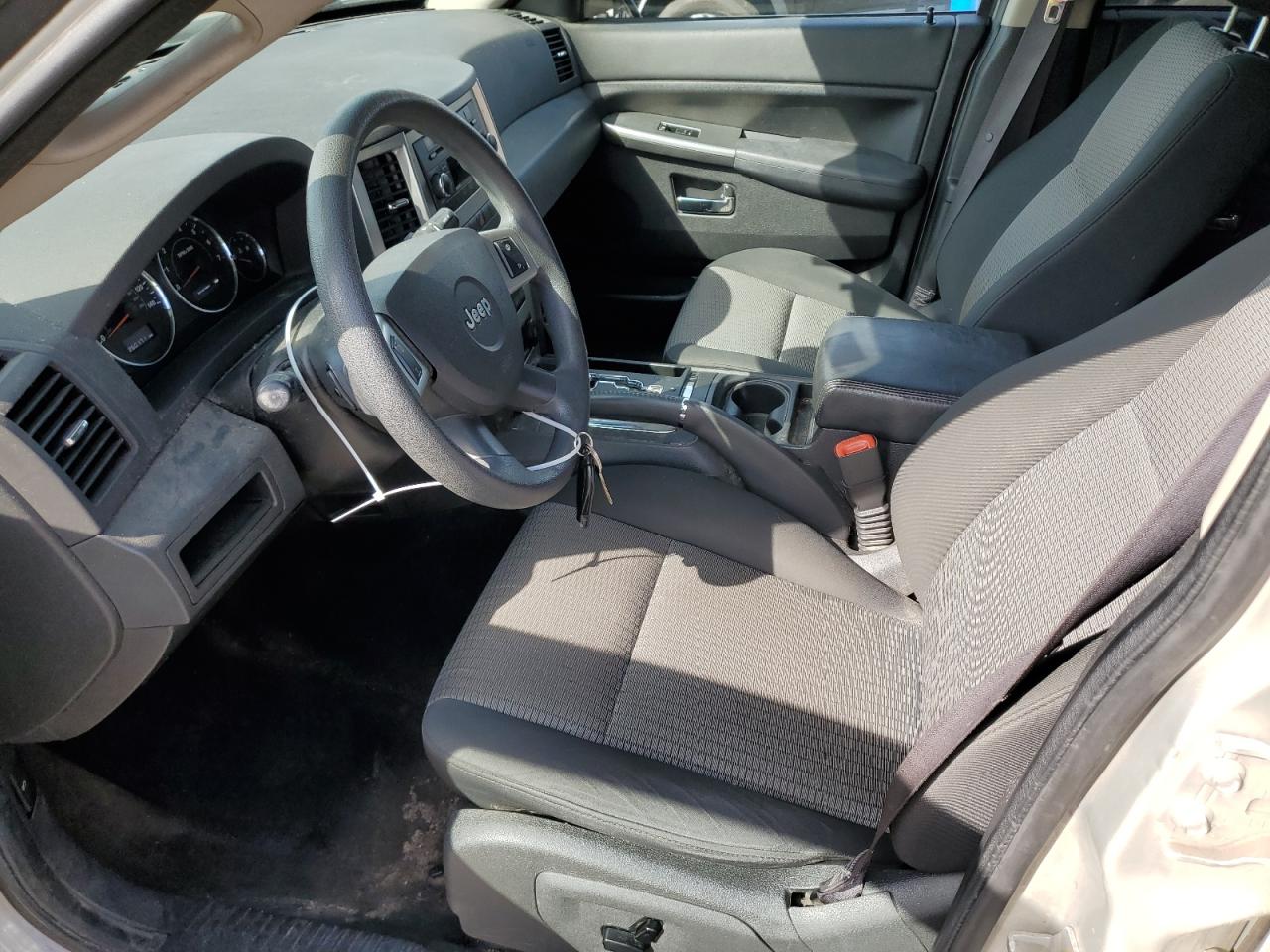 1J8GR48K69C551037 2009 Jeep Grand Cherokee Laredo