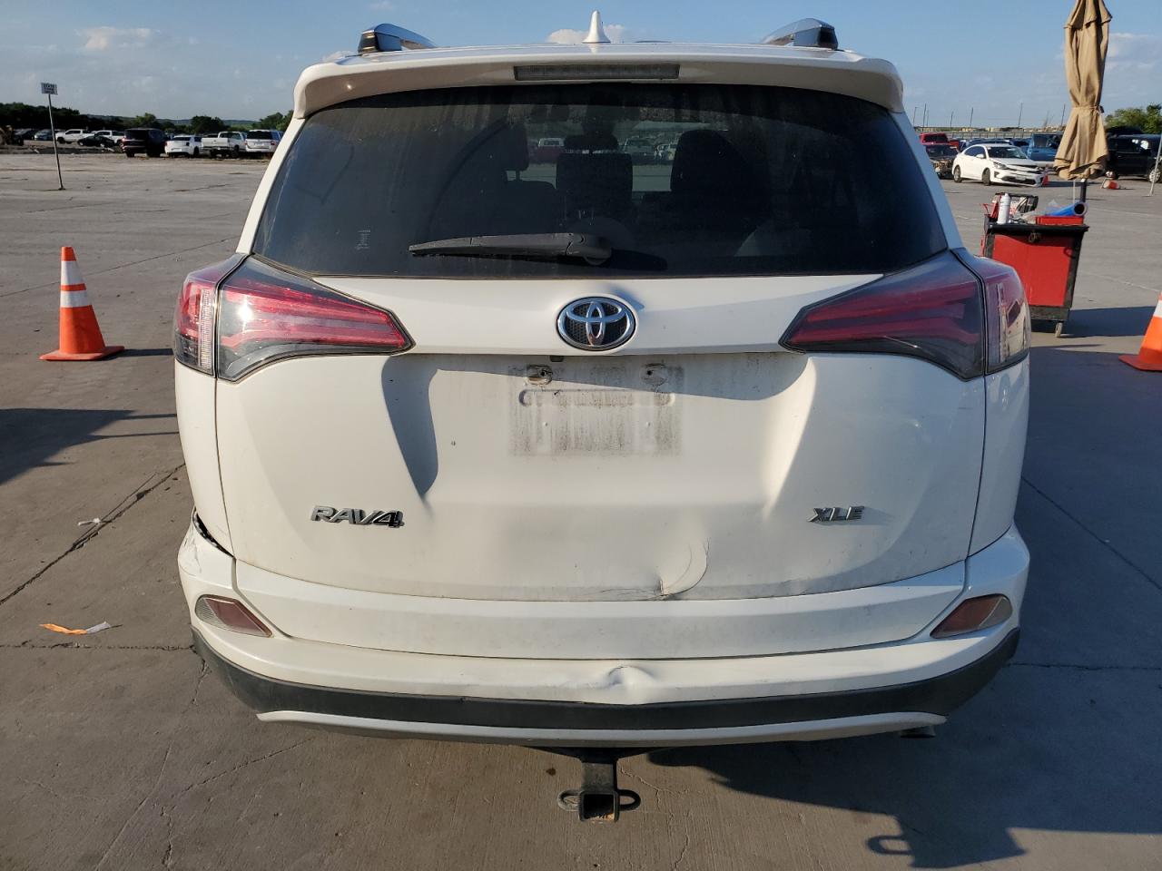 JTMWFREV4HJ118897 2017 Toyota Rav4 Xle