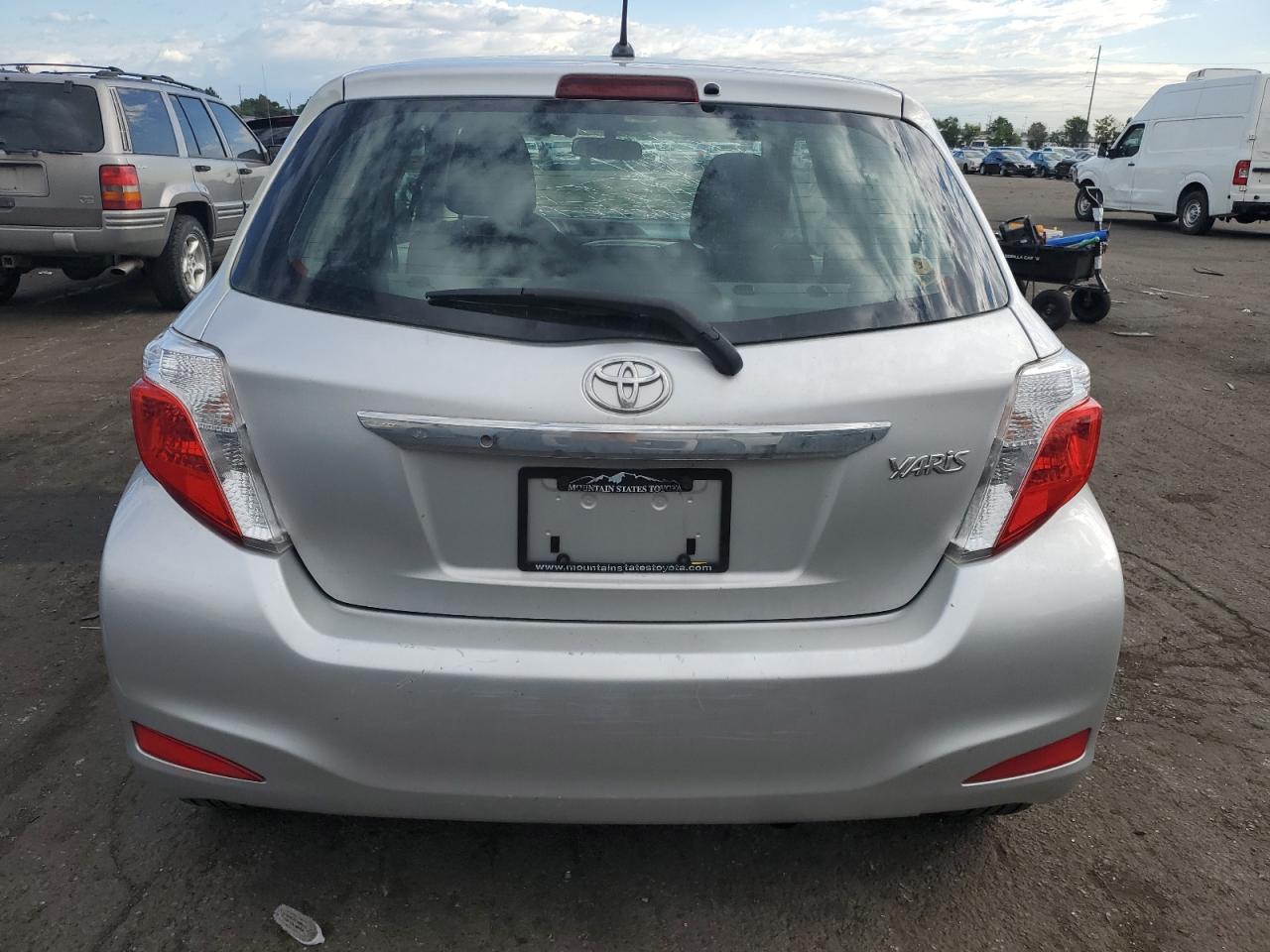 JTDKTUD32CD502288 2012 Toyota Yaris