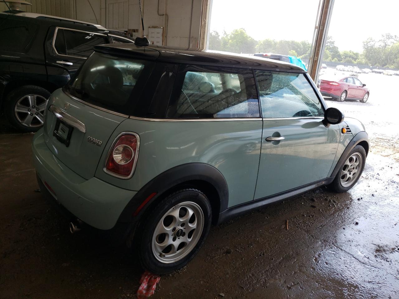 2012 Mini Cooper vin: WMWSU3C59CT257258