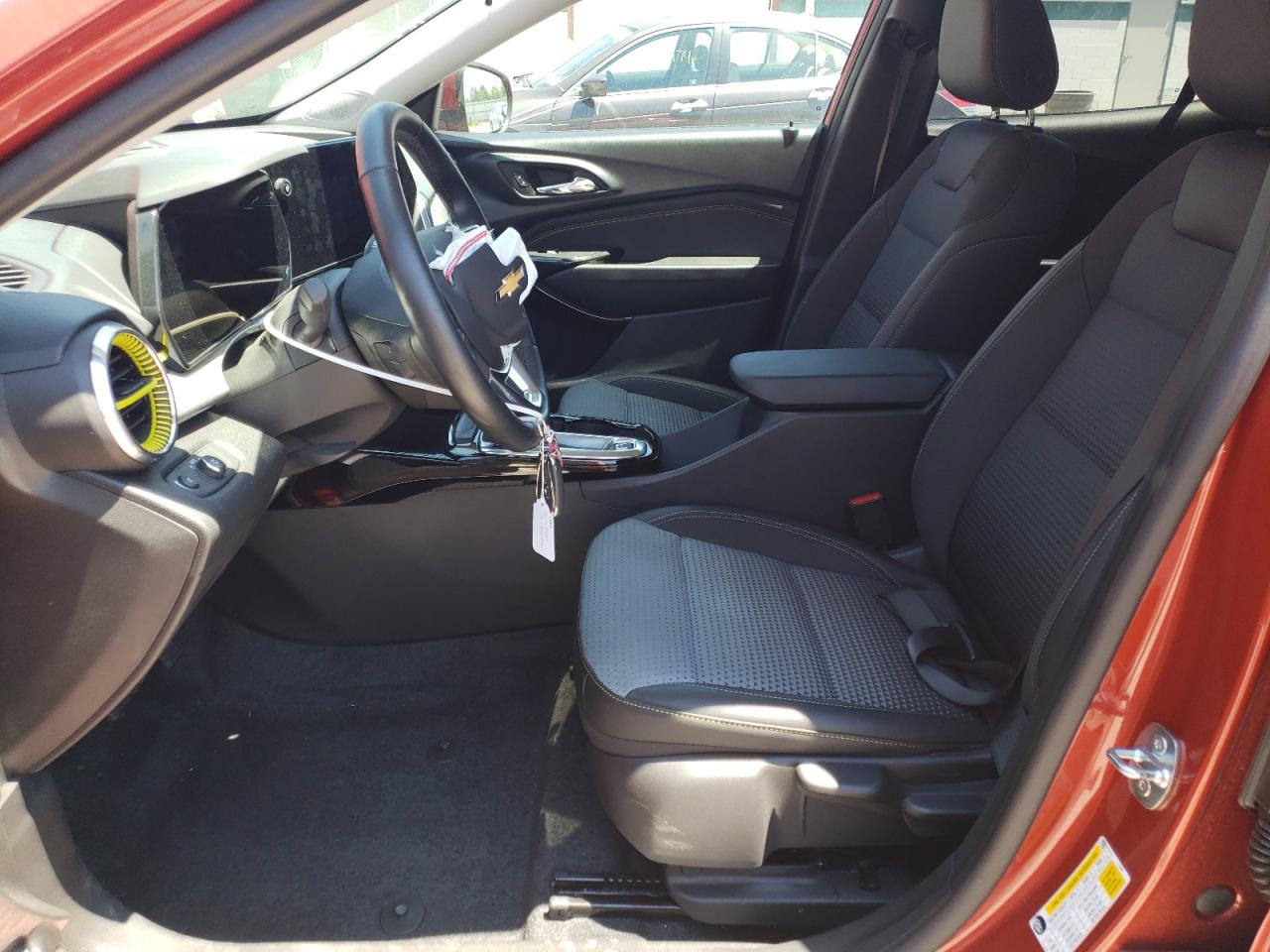 KL77LHE28RC034629 2024 Chevrolet Trax 1Lt