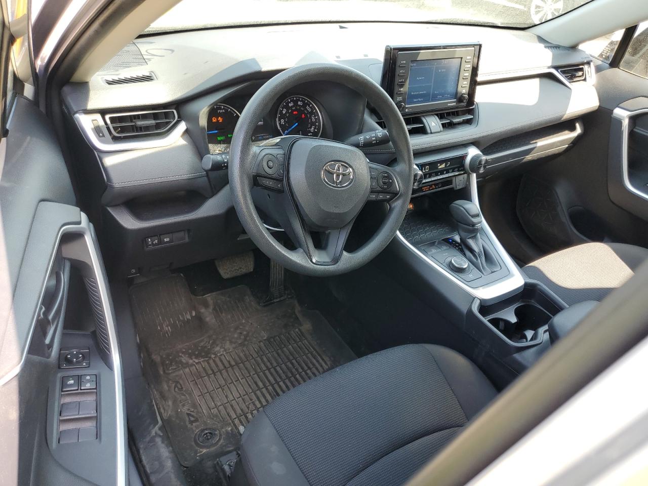 JTMMWRFV8MD120926 2021 Toyota Rav4 Le