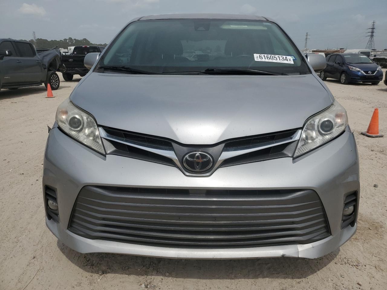 2018 Toyota Sienna Xle vin: 5TDYZ3DC6JS911852