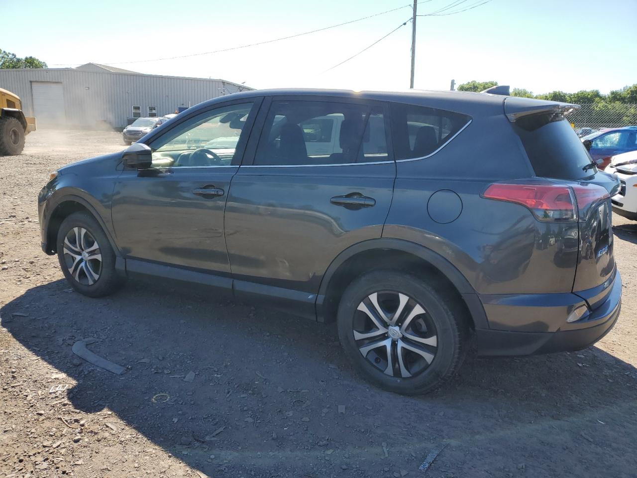 2018 Toyota Rav4 Le vin: JTMBFREV8JJ740357