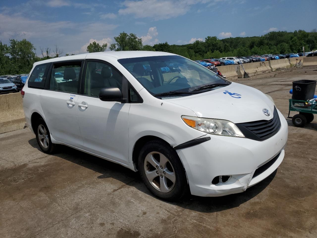 5TDZK3DC8ES452483 2014 Toyota Sienna