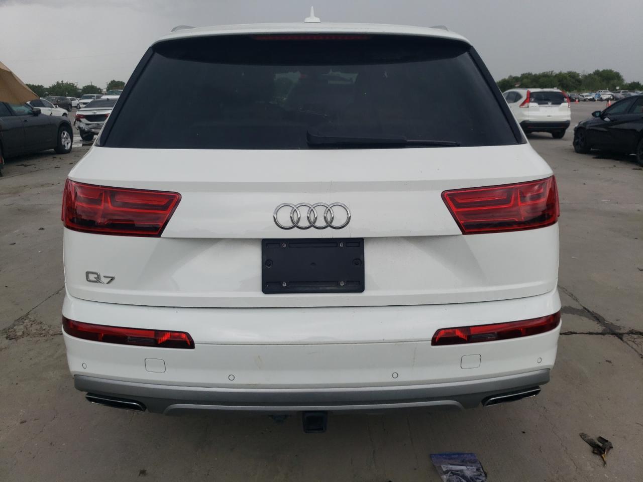 WA1LHAF74KD015610 2019 Audi Q7 Premium Plus