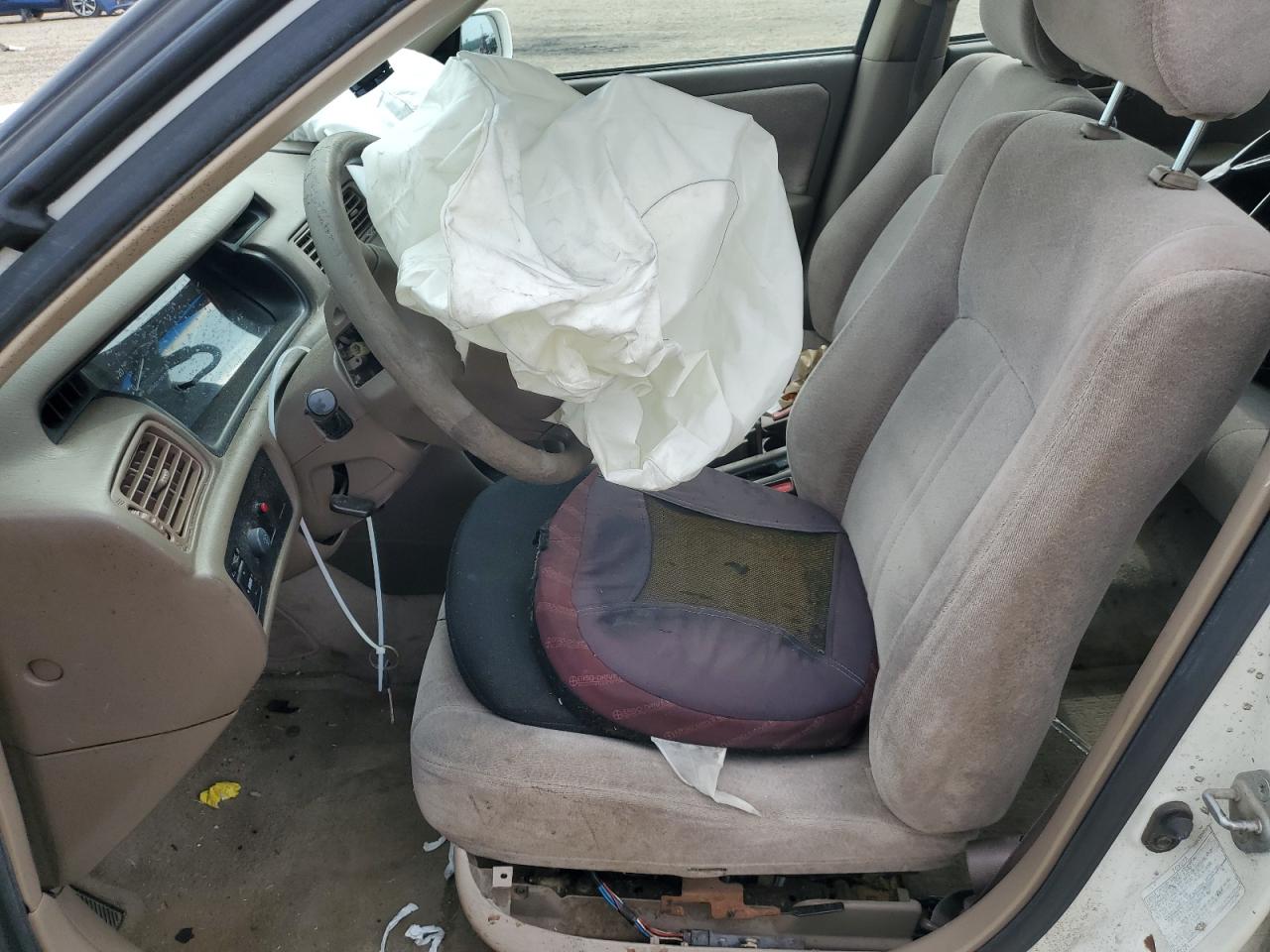 JT2BG22K0X0296462 1999 Toyota Camry Le