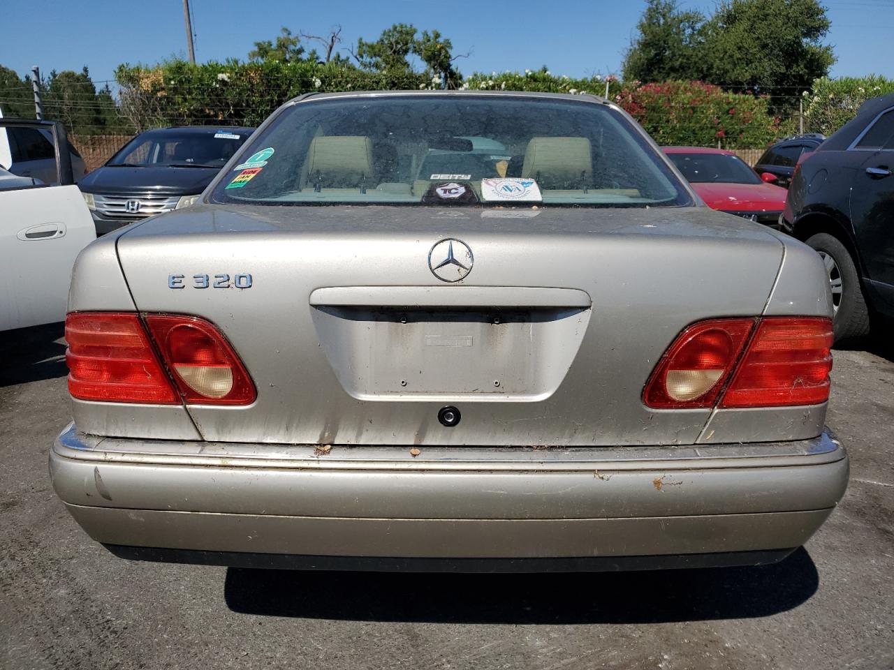 WDBJF65F8WA573927 1998 Mercedes-Benz E 320