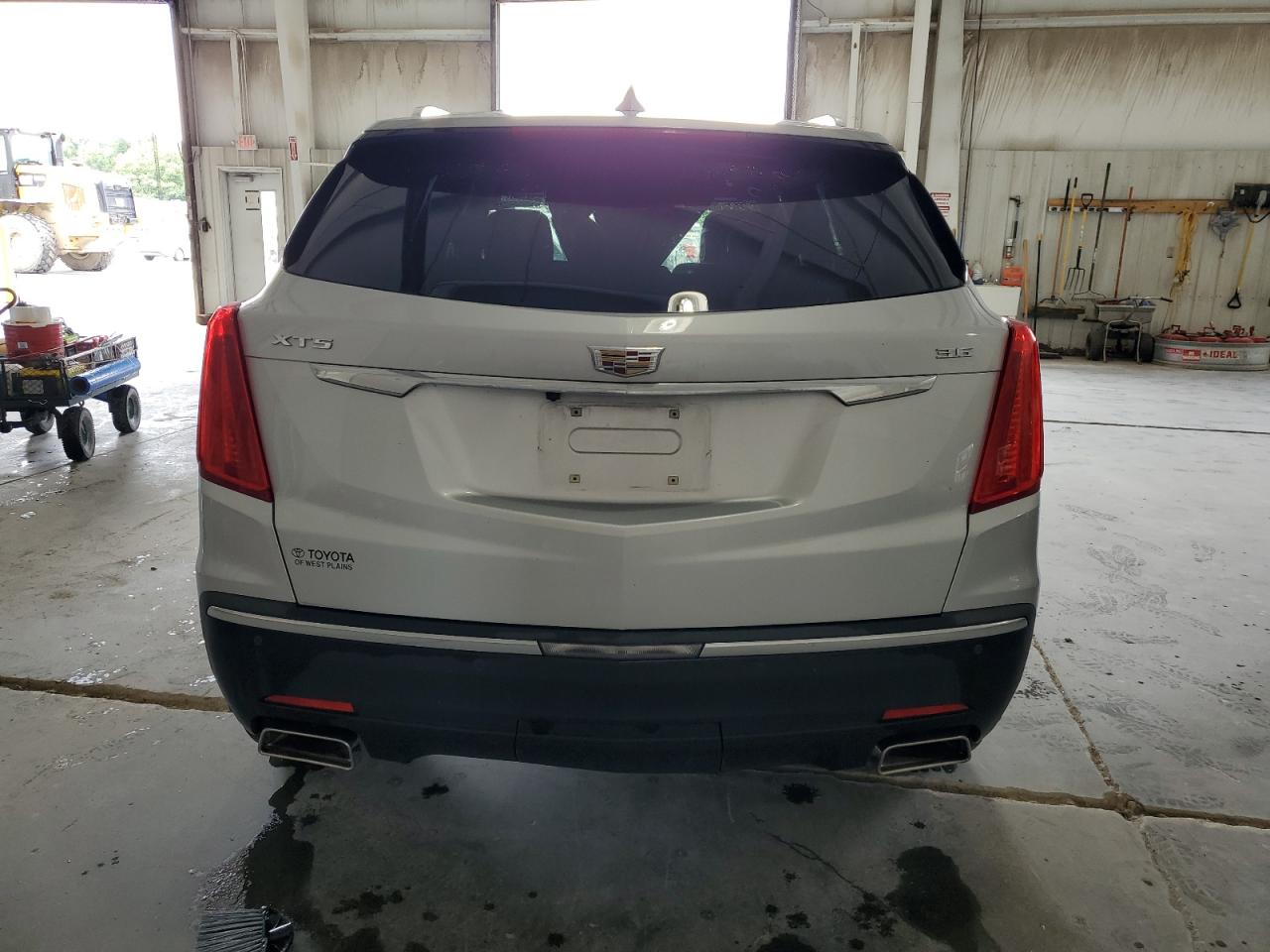 1GYKNBRS7HZ280057 2017 Cadillac Xt5 Luxury