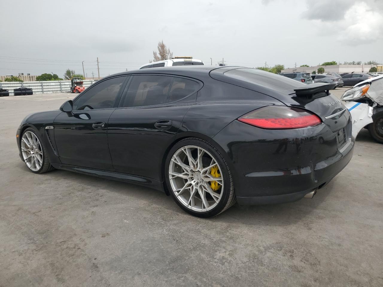 WP0AA2A7XBL012764 2011 Porsche Panamera 2