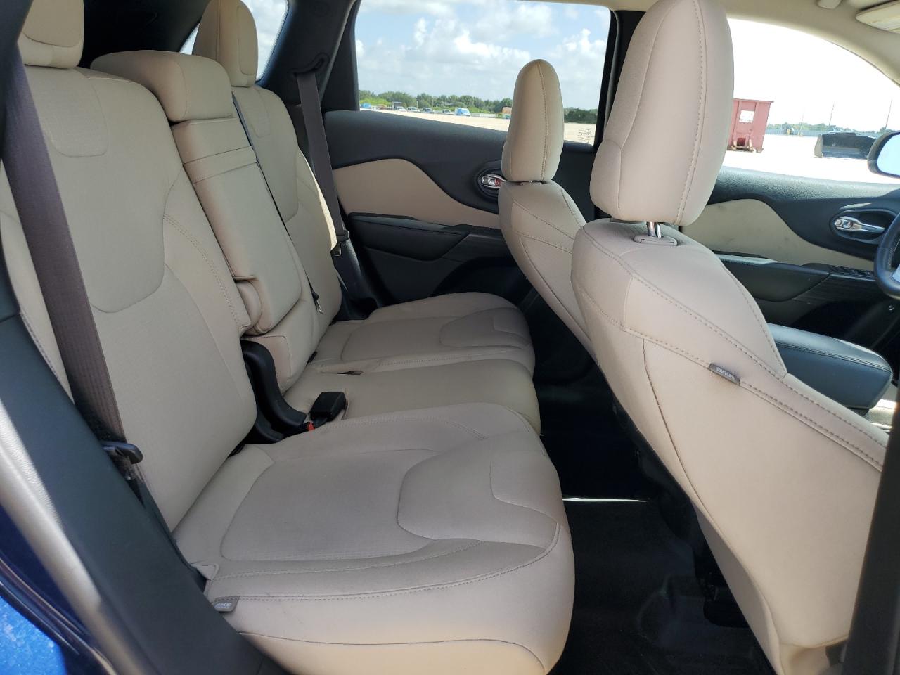 1C4PJLCS0FW584772 2015 Jeep Cherokee Latitude