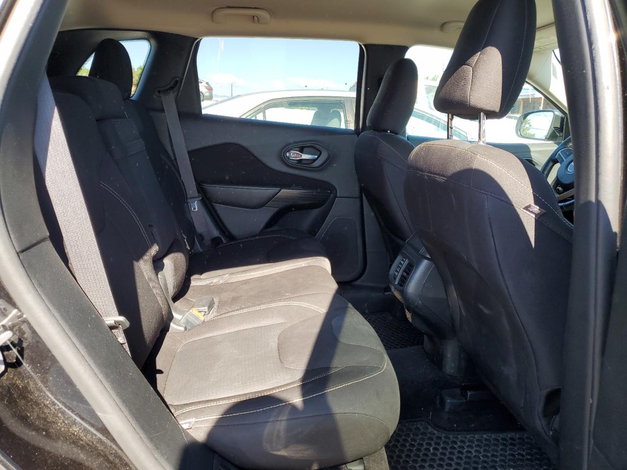 1C4PJMCS0GW210623 2016 Jeep Cherokee Latitude