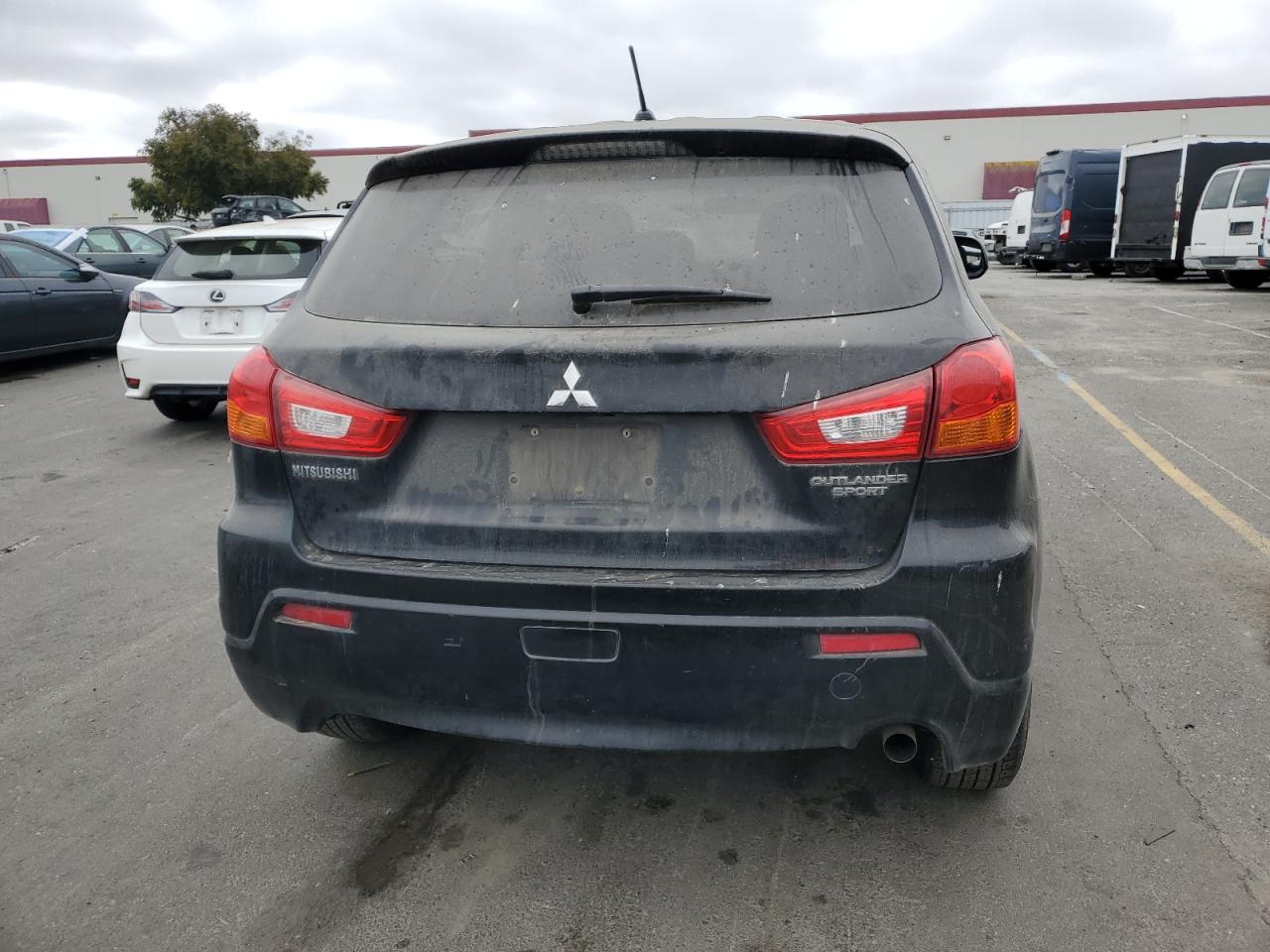 JA4AP3AU5BZ010471 2011 Mitsubishi Outlander Sport Es