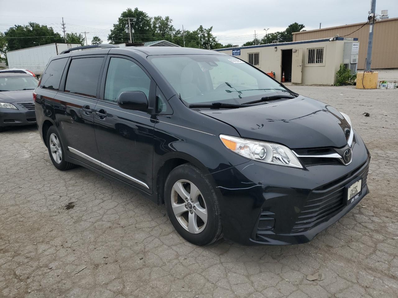 2019 Toyota Sienna Le vin: 5TDKZ3DC9KS976430