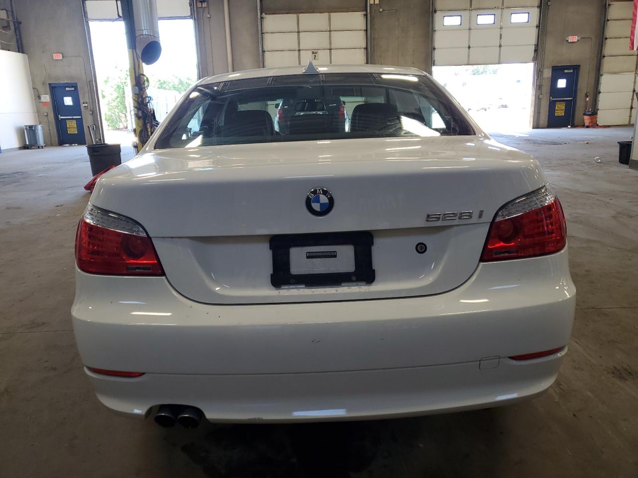 WBANV13509C155032 2009 BMW 528 Xi