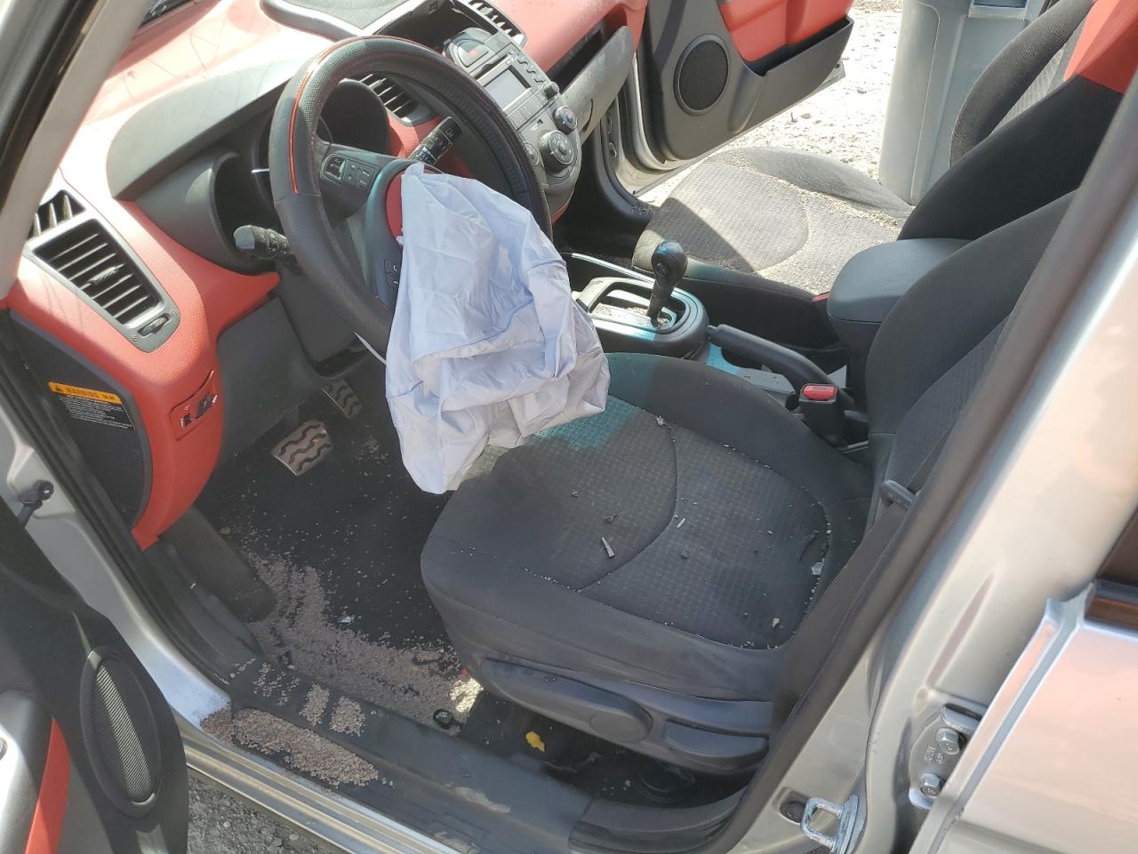 KNDJT2A20A7046380 2010 Kia Soul +